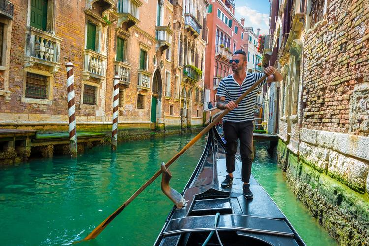 威尼斯人坐船照片下载（在威尼斯坐船的感觉）
